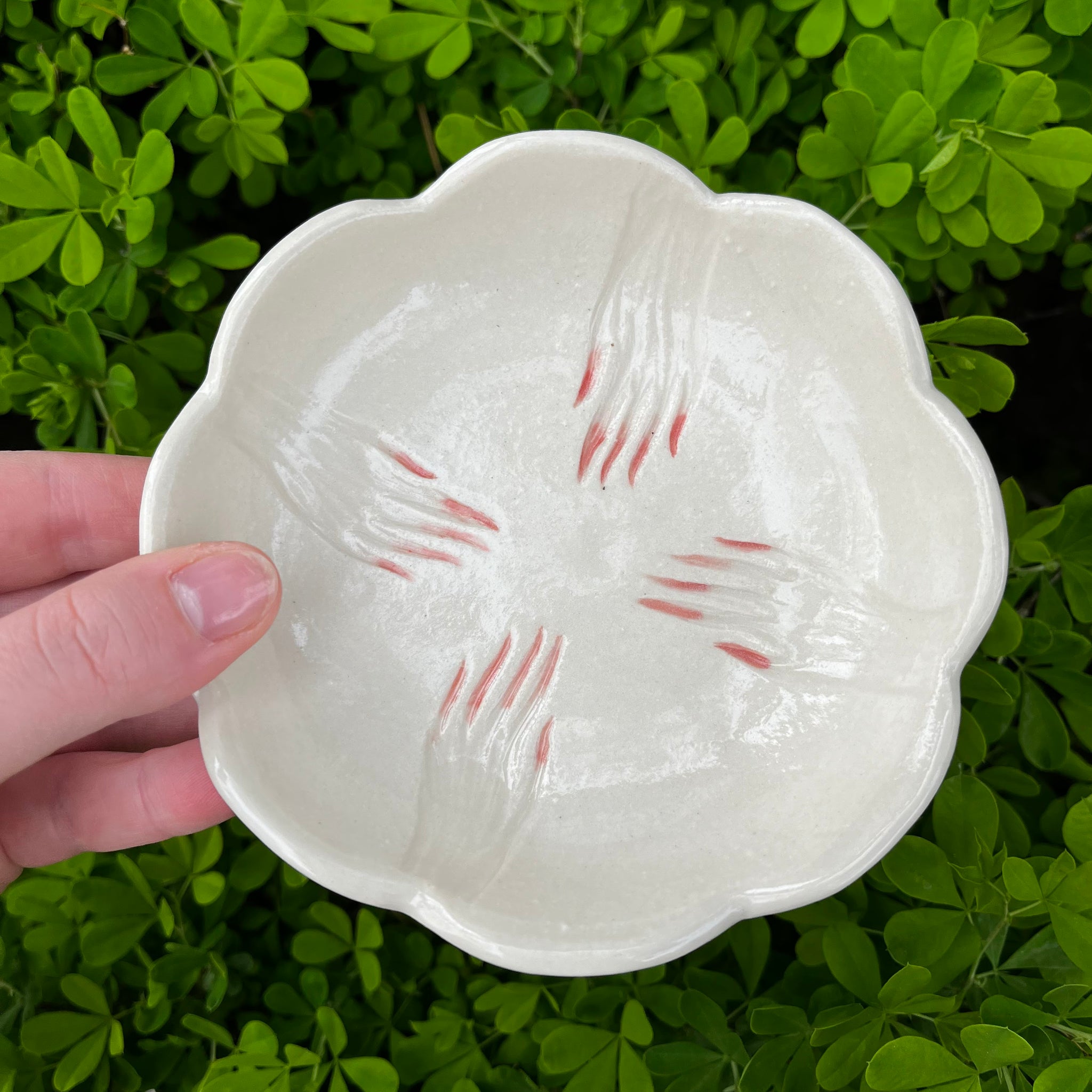 Hands Dish - Red Tips