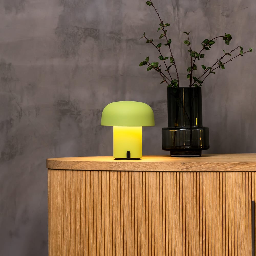 Transform any room with Kooduu's Sensa table lamp. Its 40-hour battery life and dimmable lighting options make it a versatile choice for any setting. Easy USB charging included.