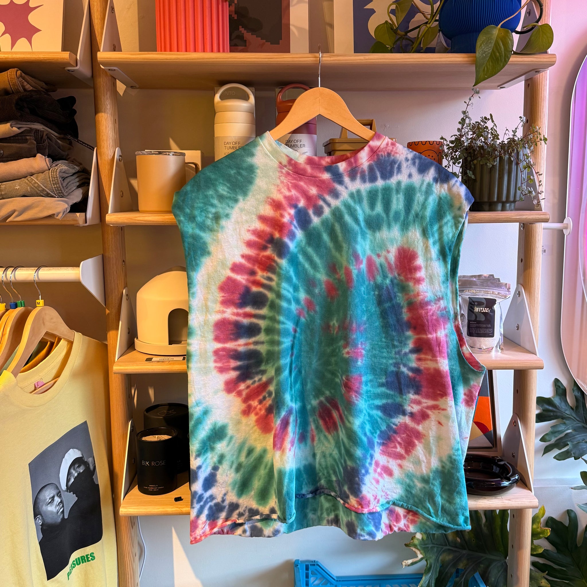 Tie Die Cut Off Shirt | XL