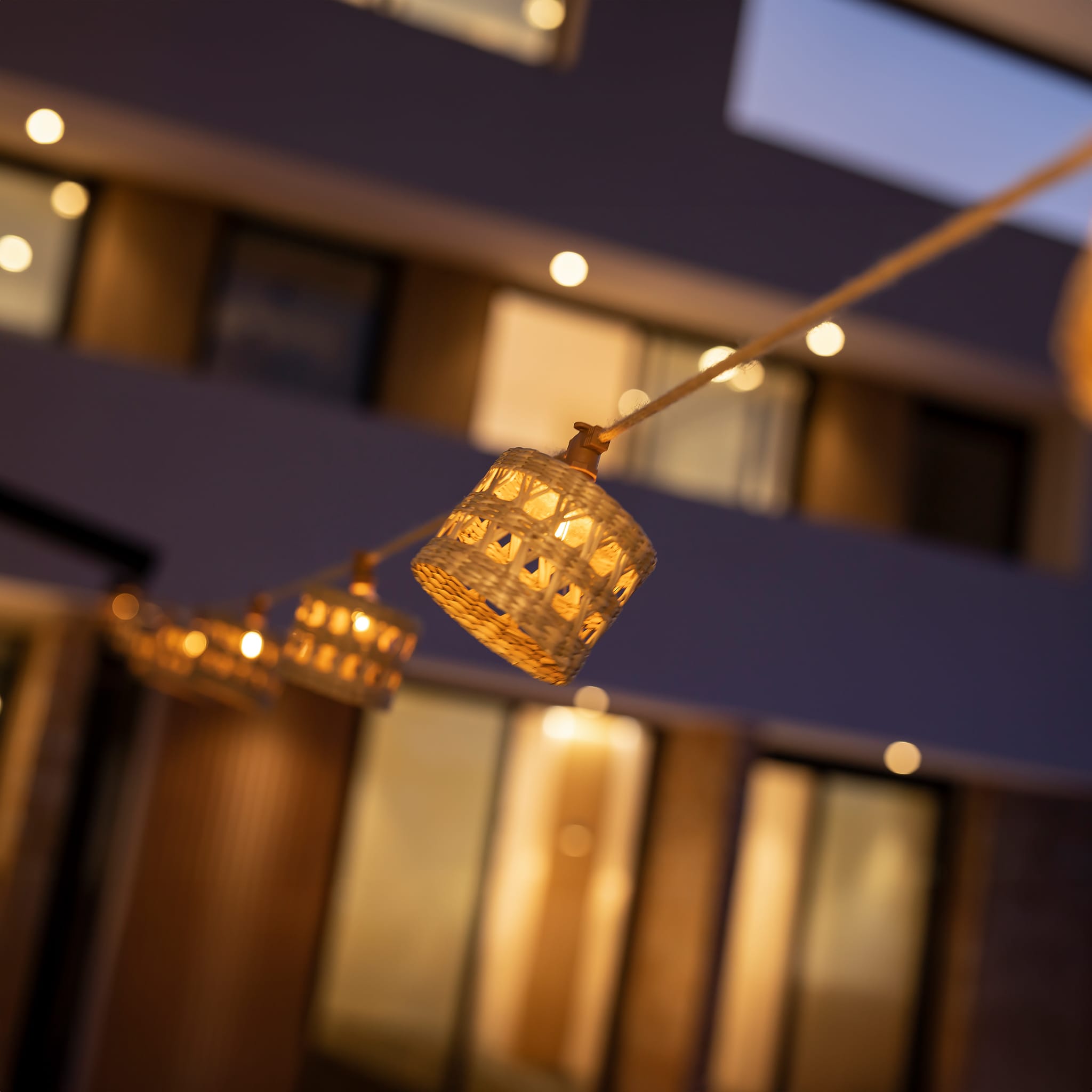 Alba<br> Solar-charged Garland