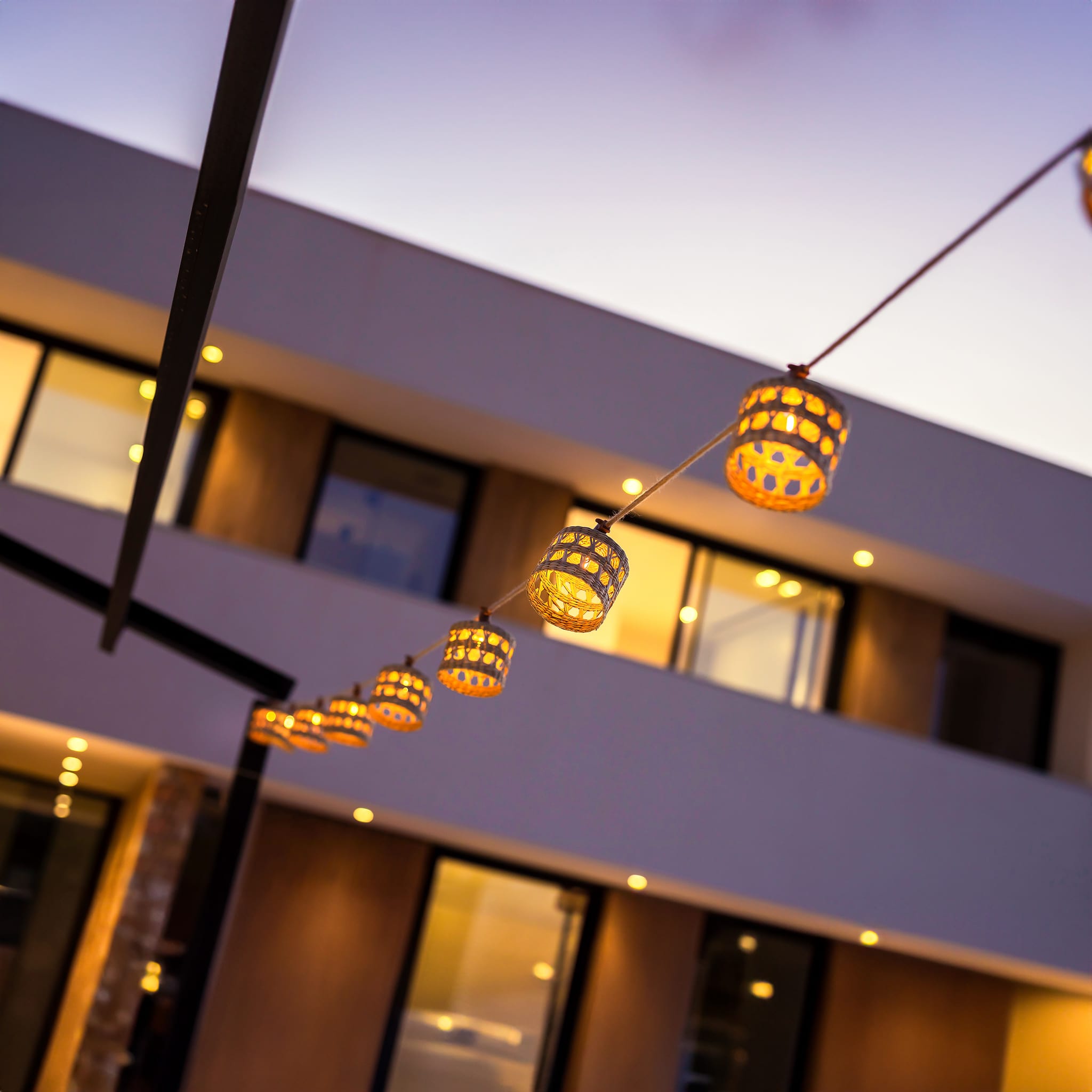 Alba<br> Solar-charged Garland