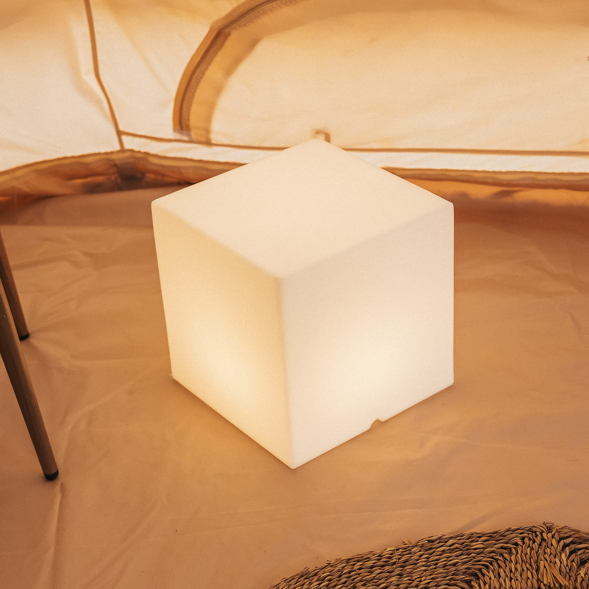 Cuby<br> Solar & Rechargeable Cube Lamp