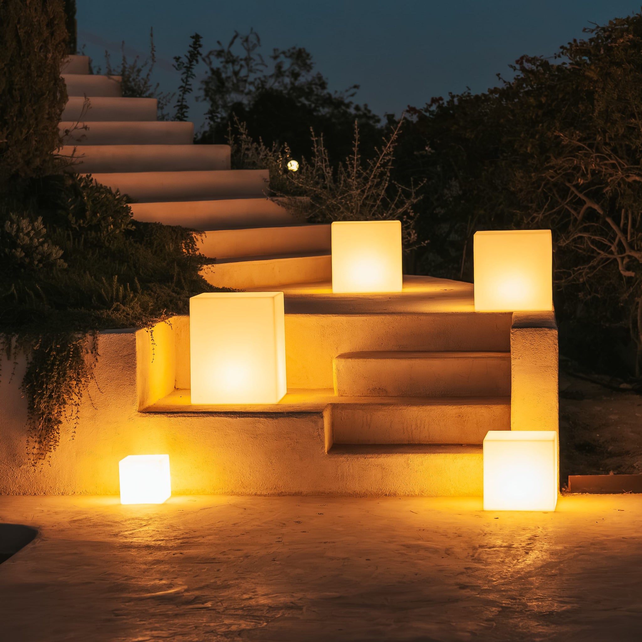 Cuby<br> Solar & Rechargeable Cube Lamp