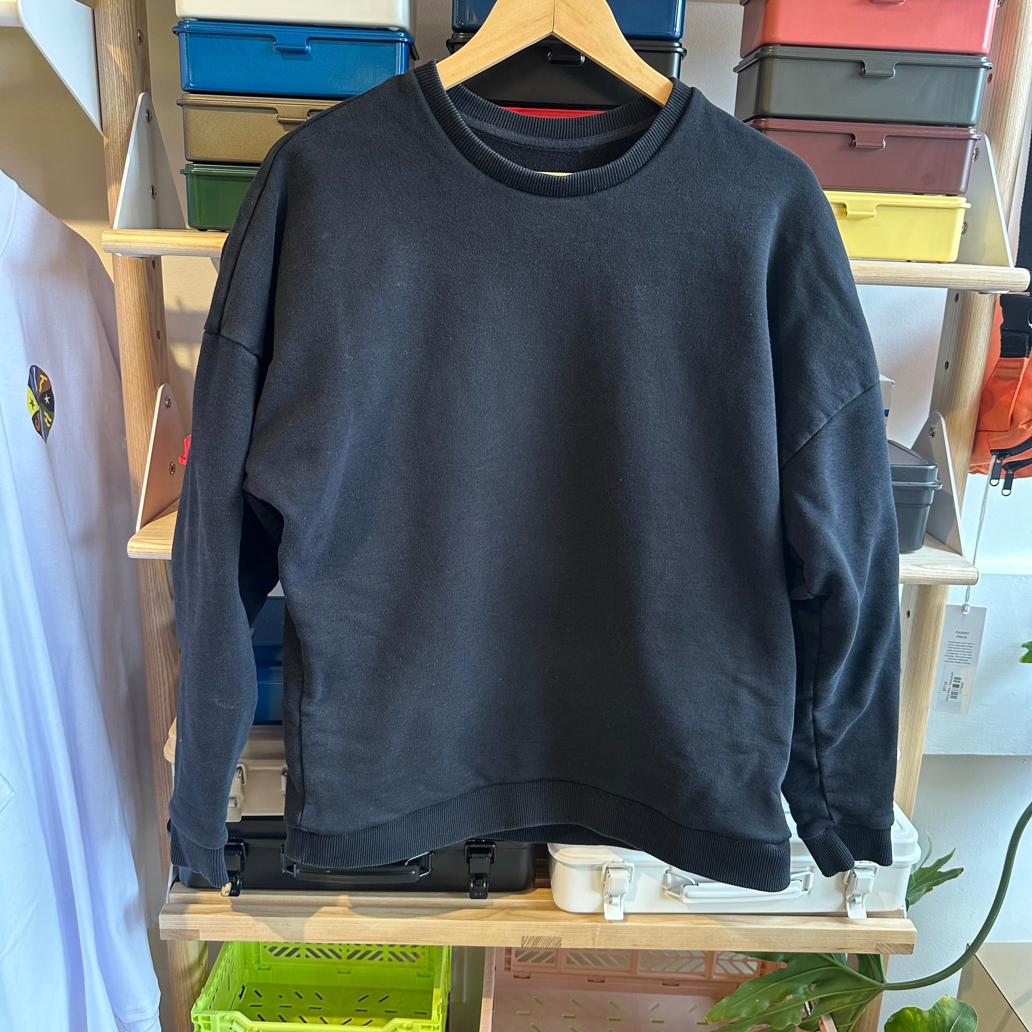 Black Crewneck | L