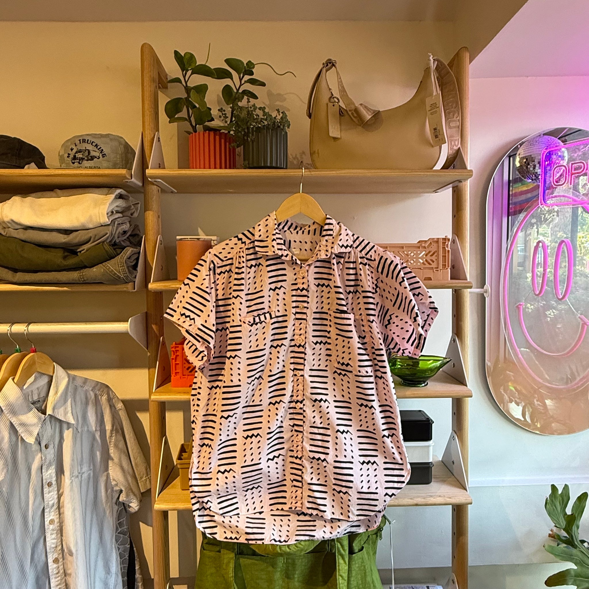 Graphic Pink Button Up | M