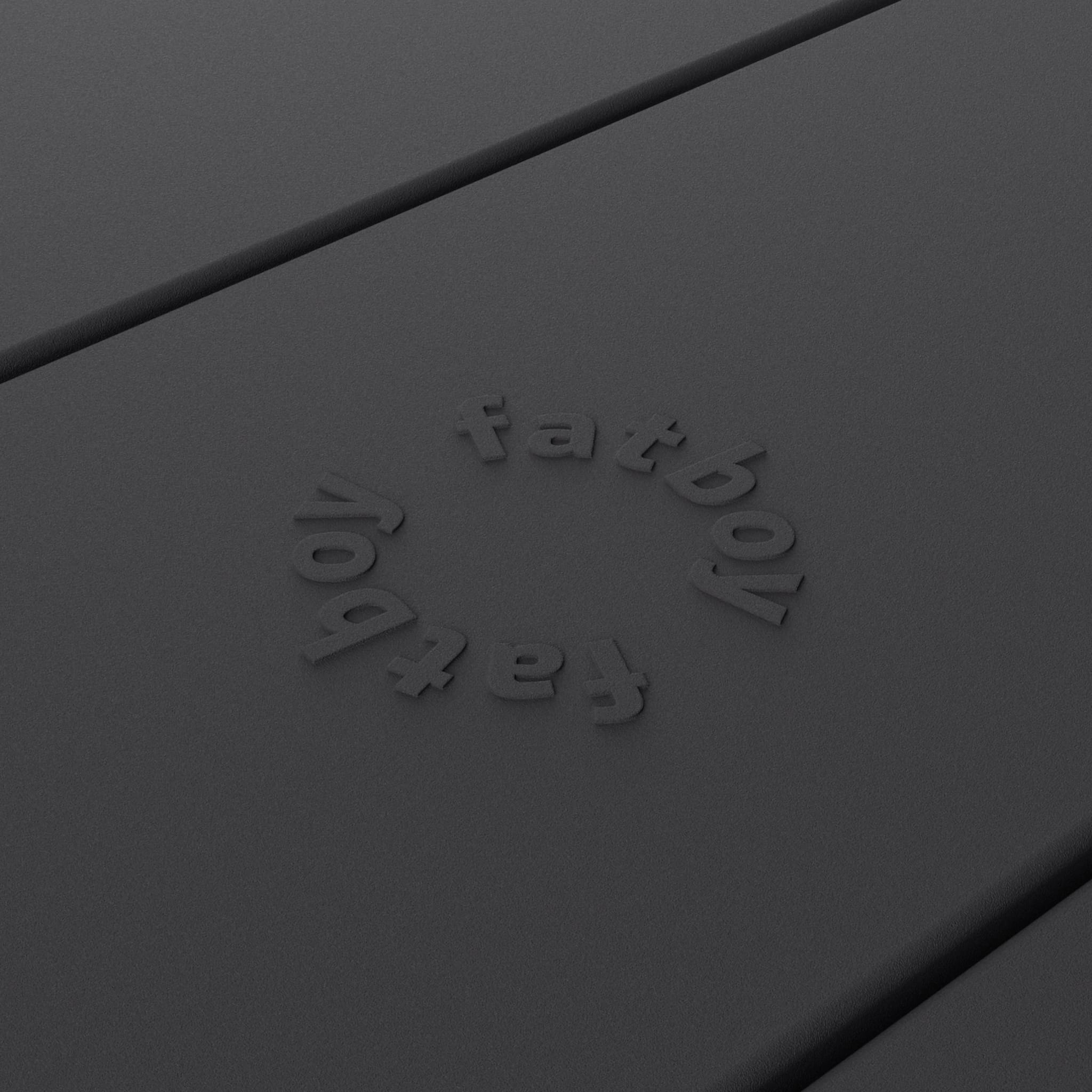 Close-up of Fred’s table by Fatboy in anthracite, showcasing its durable aluminum slats for a sleek and weather-resistant finish.