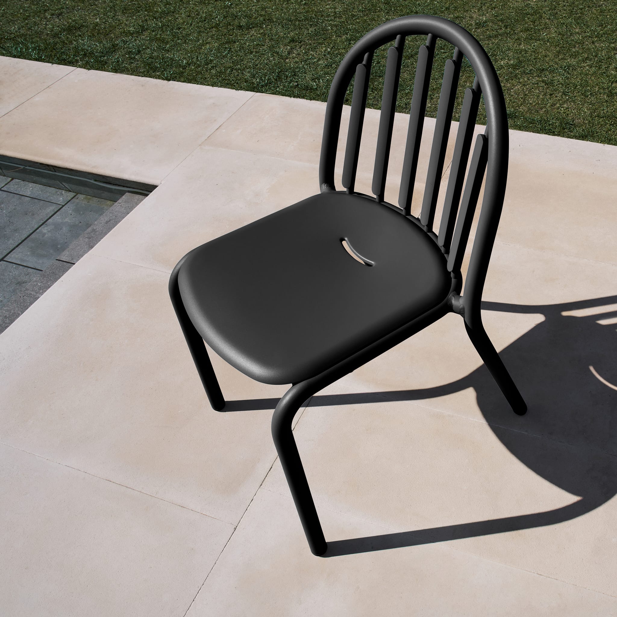 Fred’s Chair by Fatboy with a modern slat-back design, elevating the look of any outdoor balcony or terrace.