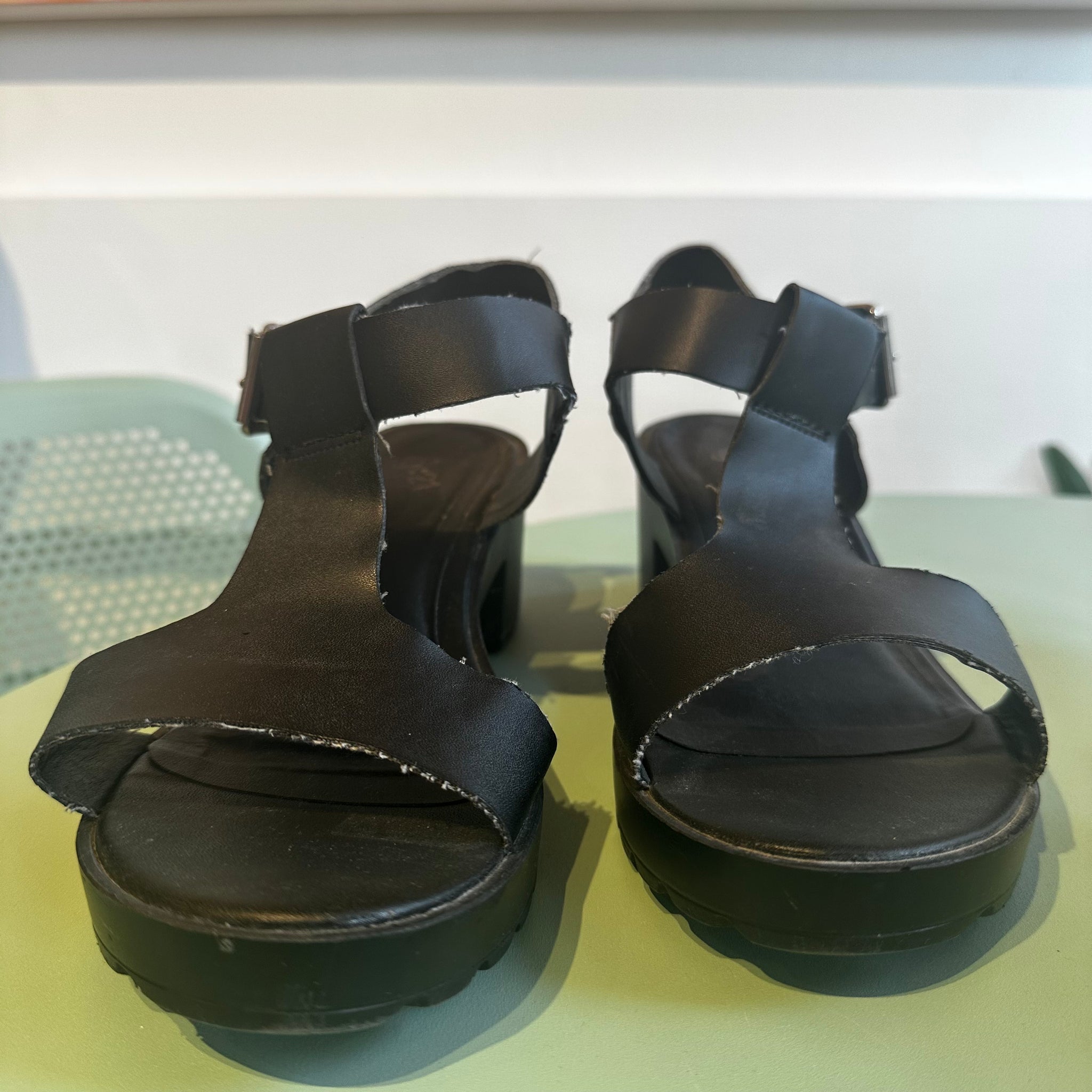 Black Strappy Sandles- 8