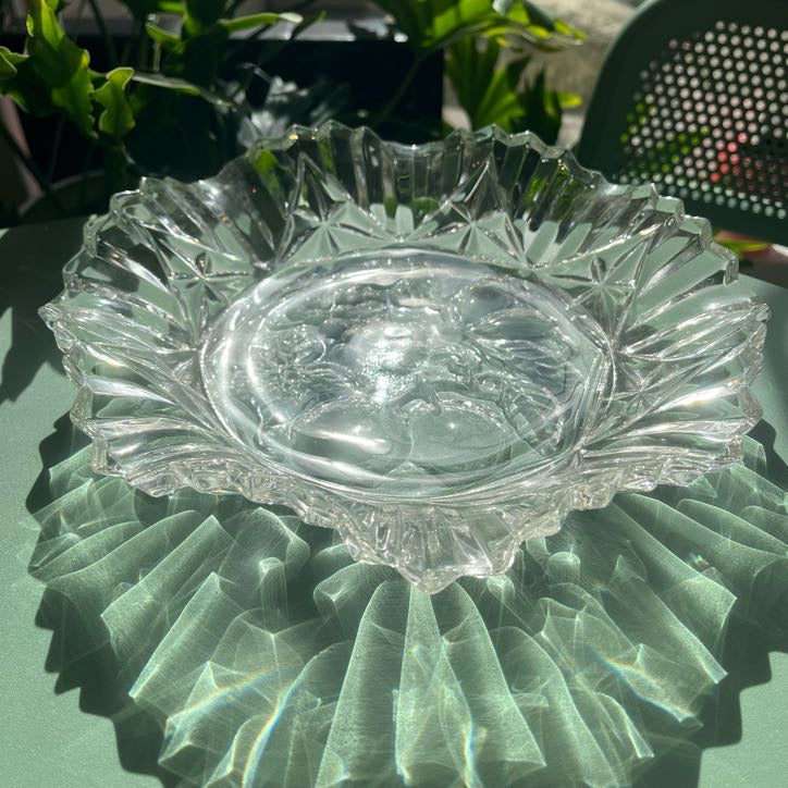 Vintage Ruffled Class Fruit Bowl