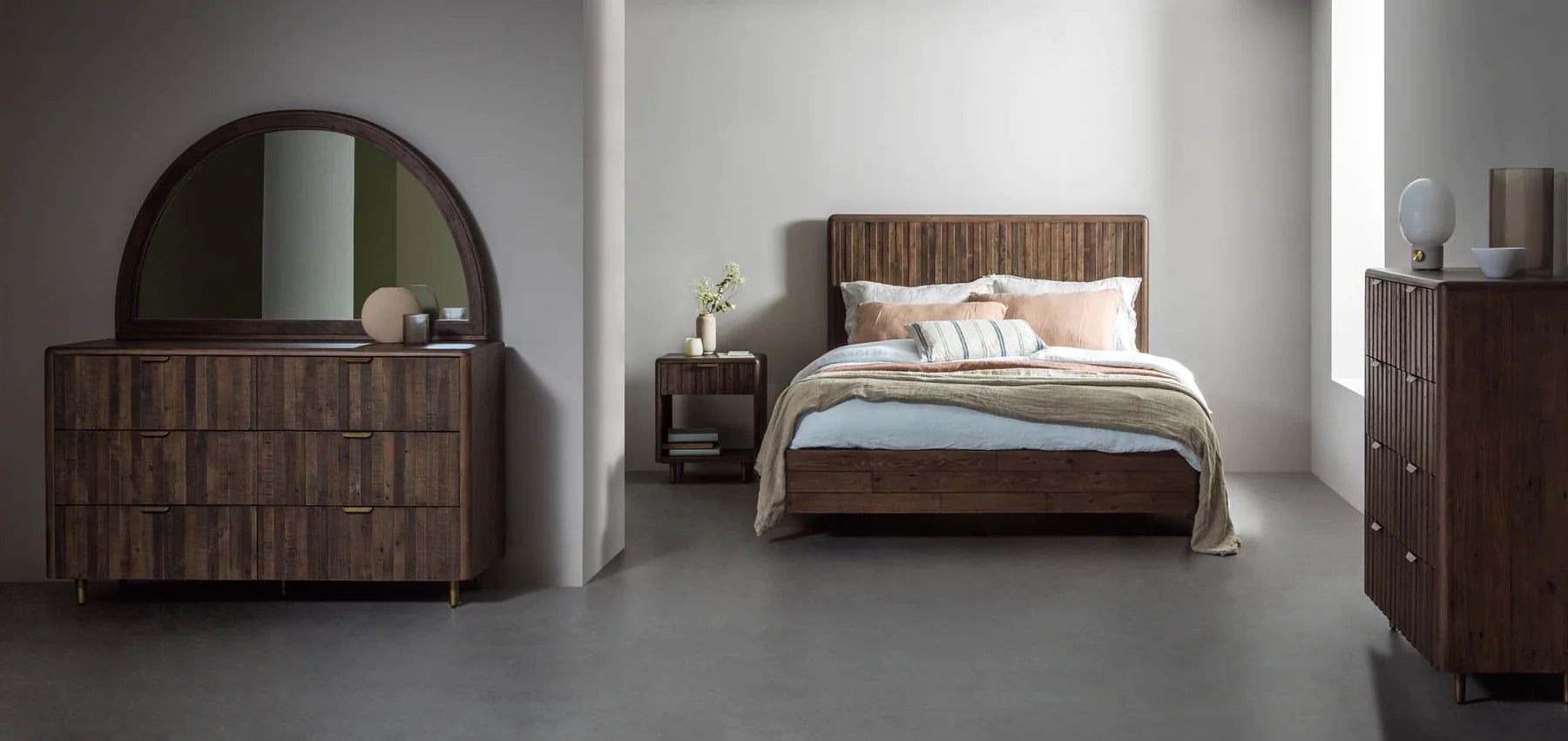Lineo Dresser