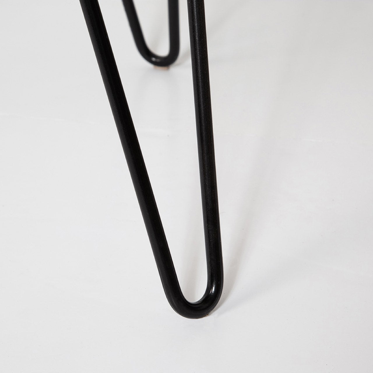 Natura Hairpin Accent Table - Round