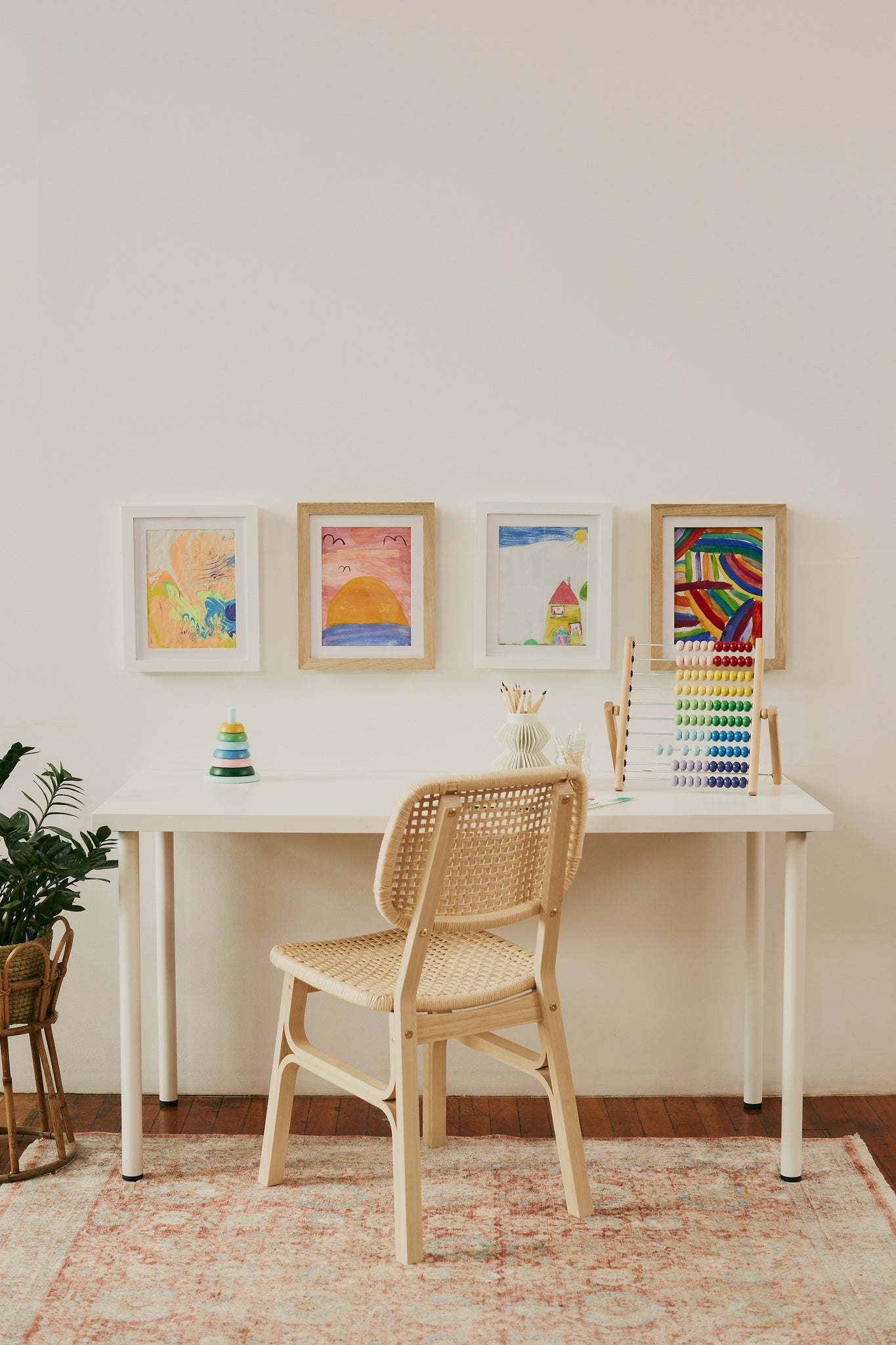 Kids Art Frame in Black Solid Wood, 8.5x11 in | 22x28 cm