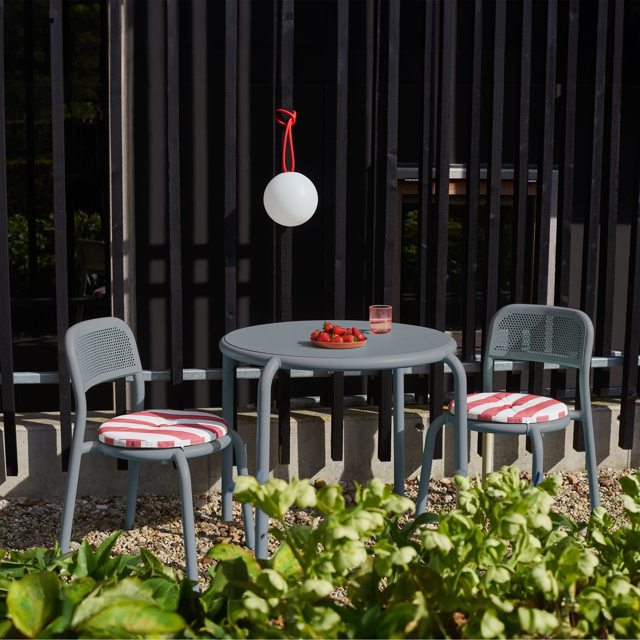 Elegant Toní Bistreau table and chairs from Fatboy, offering stackable convenience and modern style for any outdoor setting.