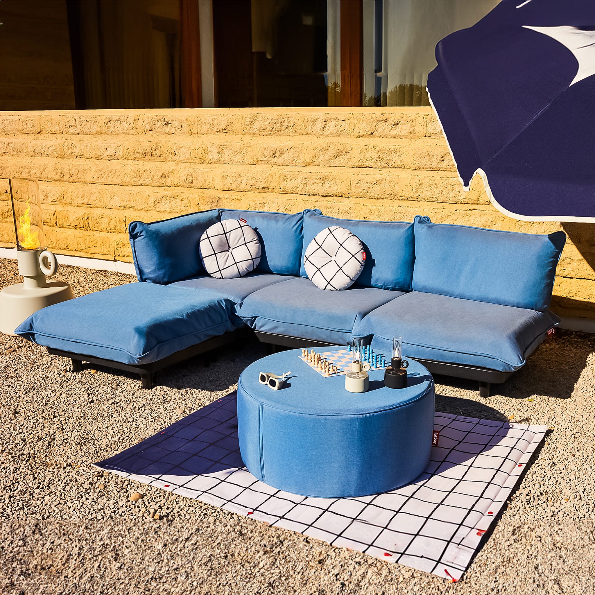 Choose the Paletti 4-Seater for your outdoor space, offering ample, adaptable seating with a water-resistant, easy-to-clean surface.
